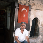 Gözaltına alınan gazeteci Alican Uludağ adli kontrolle serbest bırakıldı